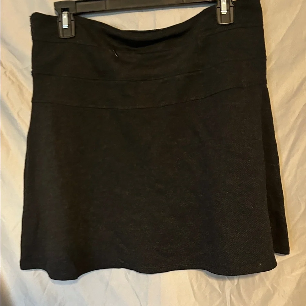 Athleta Black Mini Skirt (No Shorts) Zipper. Size 8 Fixed slight hole (Pictured) - Picture 10 of 11